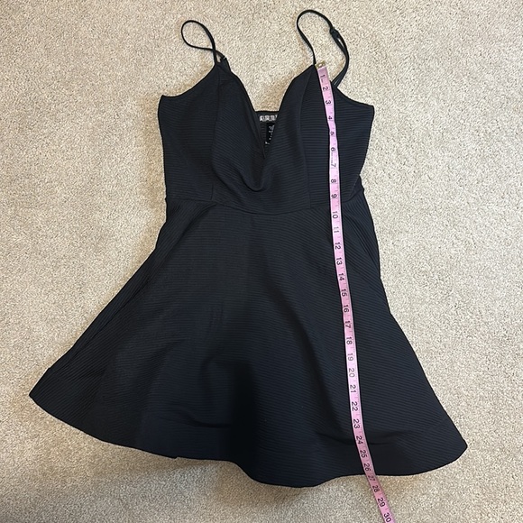 Paper Doll black plunge neck fit & flare dress M - Picture 12 of 12